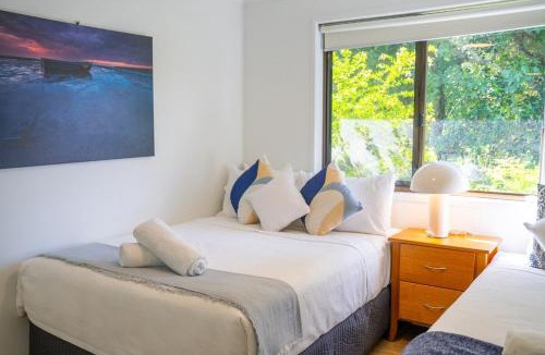 Amity Point House | Amity Treetops - Prime Location - Sleeps 7