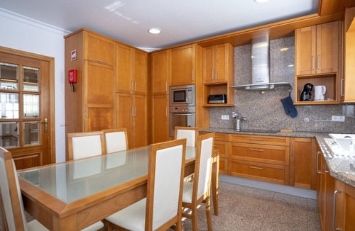 Quarteira Villa | Amora Classic Villa 5 mins walk from center of vilamoura