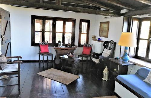 Egira House | Ampelos Estate