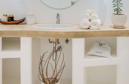 Moo 5 Resort | Ampersand Resort
