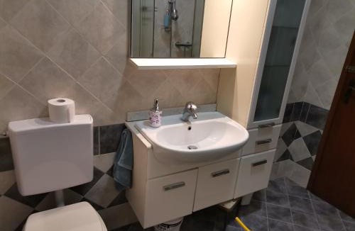 Pordenone House | Ampia camera con balcone privato
