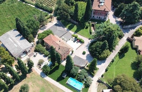 Sona House | Ampio Appartamento con Giardino e Patio tra i Vigneti