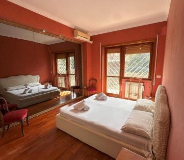 Zona XXVIII Tor de' Cenci Apartment | Ampio appartamento su due piani immerso nel verde