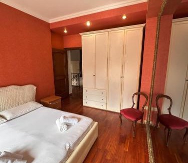 Zona XXVIII Tor de' Cenci Apartment | Ampio appartamento su due piani immerso nel verde