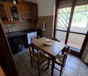 Zona XXVIII Tor de' Cenci Apartment | Ampio appartamento su due piani immerso nel verde