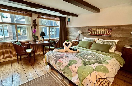 Grachtengordel-West Bed & Breakfast | Amsterdam B&B Barangay