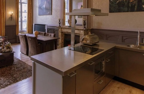 Grachtengordel-Zuid Apartment | Amsterdam Central Luxury with Canal views