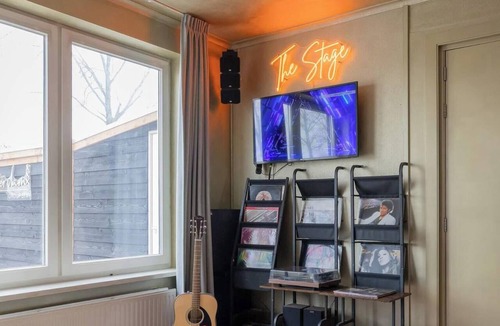Zwanenburg House | Amsterdam Group Villa | 20+ | Spa | Karaoke