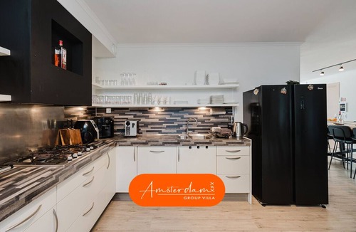 Zwanenburg House | Amsterdam Group Villa | 12 + Beds | 3- bedrooms