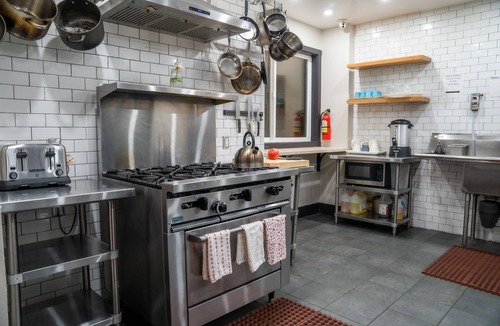Lower Nob Hill Hostel | Amsterdam Hostel