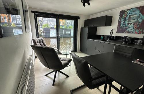 De Weteringschans House | Amsterdam-Houseboat-Amstel
