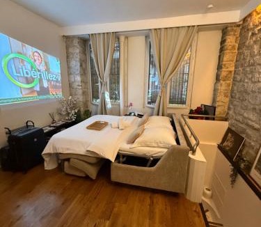 Quartier de la Roquette Apartment | Amy