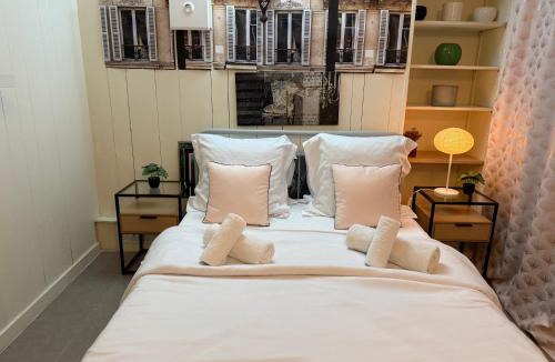 Quartier de la Roquette Apartment | Amy