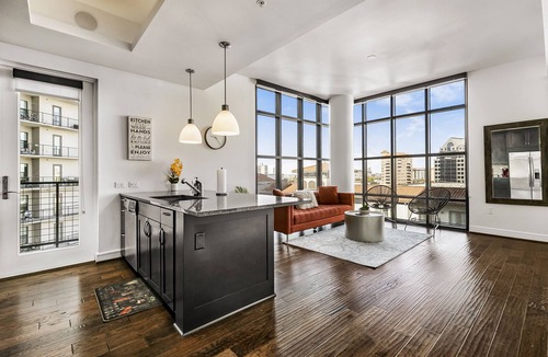 Turtle Creek Apartment | Amyfinehouse UPTOWN DALLAS+2BR Corporate Luxury Apt+Pool+Gym+Katy Trail