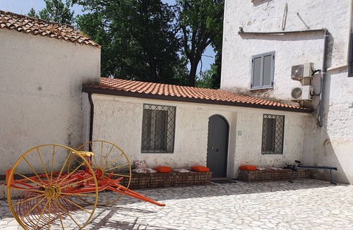 Sessa Aurunca House | An 18th century "manger" overlooking an ancient Roman Bridge.