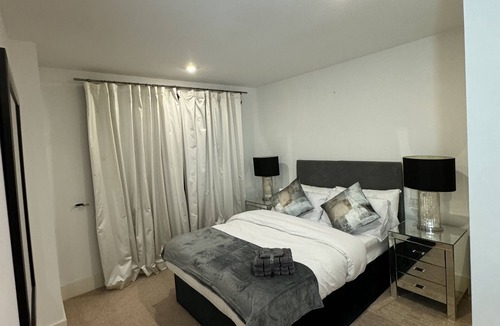 Woolwich Apartment | An apartment in the heart of Royal Arsenal. Get to Central London in 15 minutes!
