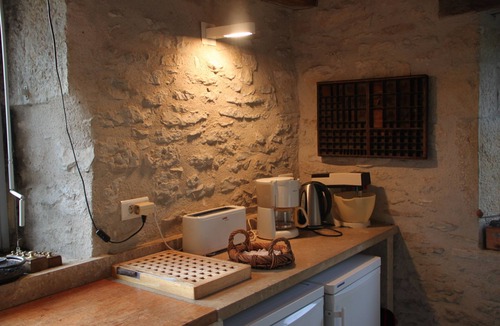 Caniac-du-Causse Cottage | An authentic white stone barn renovated for 4, with fireplace