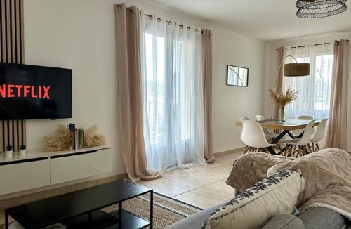 Pierrevert House | An escapade in Provence lulled by birdsong. House 63m2