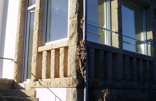 Locmariaquer Apartment | An exceptional spot! Apartment in a charming house, swimming at the bottom of the garden