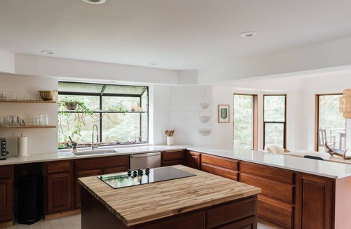 Sandy Cabin | An Idyllic Modern Cabin tucked away in a private PNW forest with Hot Tub