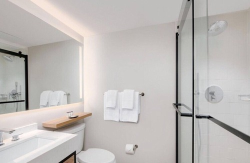 Birmingham House | An Inviting Room for a Comfortable Stay