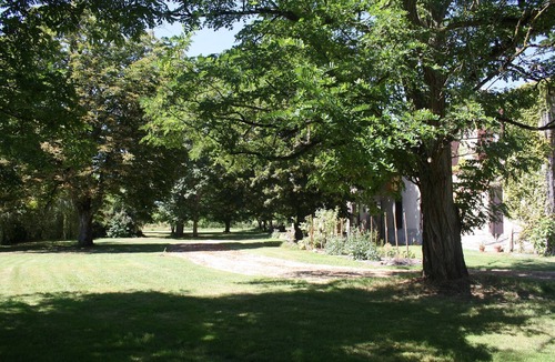 Duras Apartment | An Oasis Of Tranquillity. Wing of a lovely old house set in park-like grounds