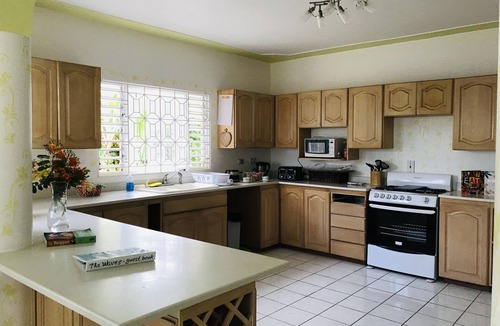 Whitehouse House | An Oceanfront Getaway - Wheelchair Accessible with Private Pool.