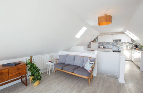 Porthtowan House | An ‘up-side down’ holiday home just 15 minutes’ walk to a golden, sandy beach.