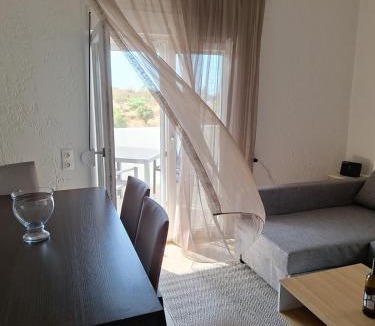 Skotino Apartment | Analipsi Balcony View Apartment
