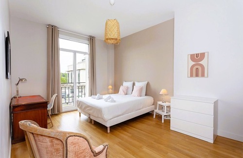 Tours City Centre Apartment | Anatole - Comfortable apartment with parking