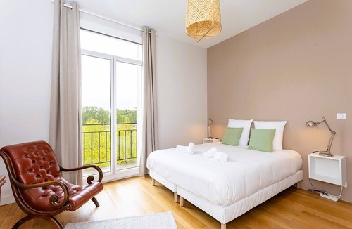 Tours City Centre Apartment | Anatole - Comfortable apartment with parking