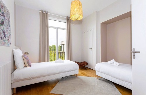 Tours City Centre Apartment | Anatole - Comfortable apartment with parking