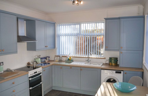Cleethorpes Cottage | ANCHOR COTTAGE, pet friendly, with a garden in Cleethorpes