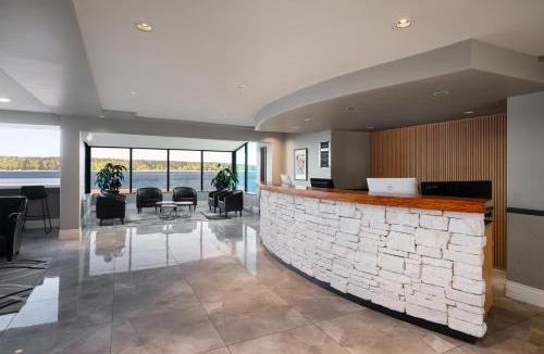 Campbell River Hotel | Anchor Inn & Suites, BW Signature Collection