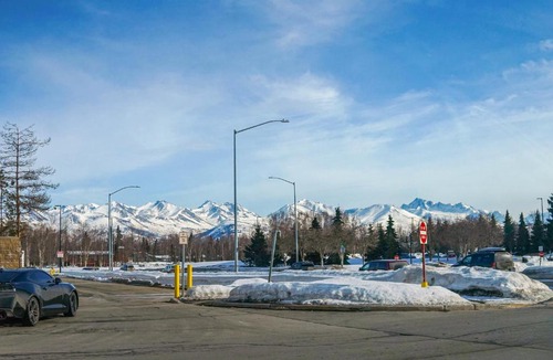Midtown Anchorage Apartment | Anchorage Apartment Rental w/Mountain Views!