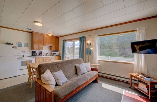 Long Beach Cottage | Anchorage Cottages Unit 6 Dog friendly and close to the beach