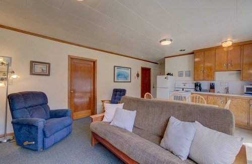 Long Beach Cottage | Anchorage Cottages Unit 6 Dog friendly and close to the beach