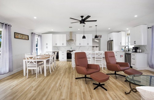 Hills T P House | ⚓Anchors Away: Private Pool | Pet Friendly | Fenced Yard⚓