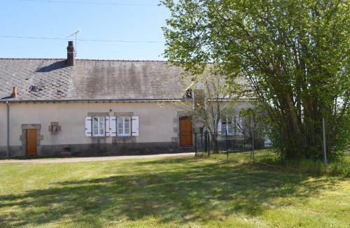 Aigurande House | Ancienne fermette à Aigurande: nature, proche Creuse, 1 chambre, jardin privé, barbecue, garage - FR-1-591-1