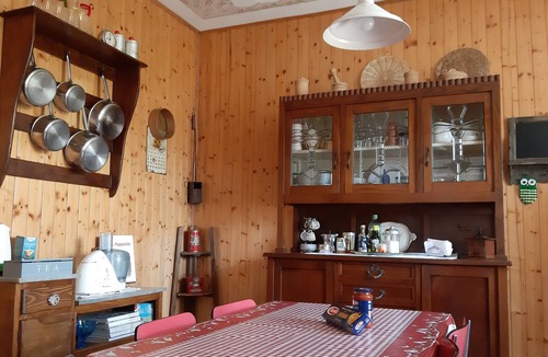 Neviano degli Arduini House | Ancient detached house in a peasant court, on the hills of Parma