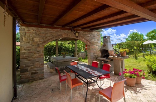 Cortona Villa | Ancient manor house perfect for large groups, located near the Etruscan town of Cortona with private