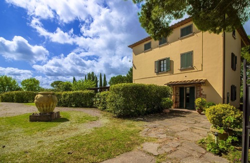 Cortona Villa | Ancient manor house perfect for large groups, located near the Etruscan town of Cortona with private