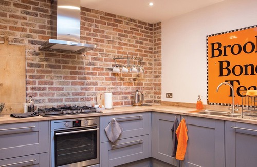 Midhurst Apartment | Ancient meets modern in West Street Loft