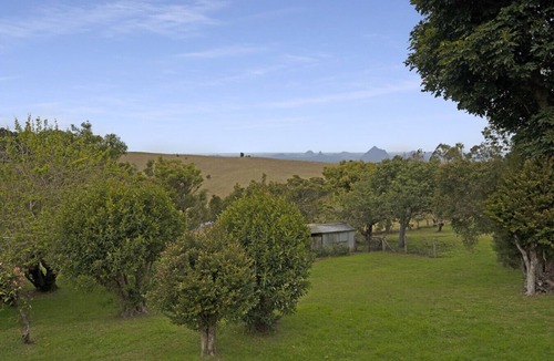 Wootha House | Anderlaine @ Maleny - With views of the Glass House Mountains