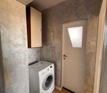 Petrosani Apartment | Andra apartament