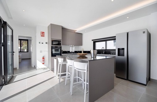 Poblado Sancti Petri Villa | Andrea Sea Villa with Private Pool, Gym & Wi-Fi