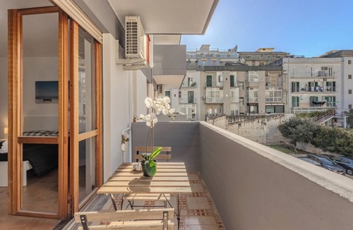 Municipio 2 Apartment | Andrea's home Bari