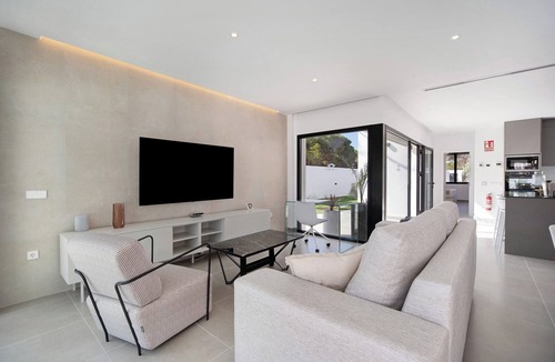 Poblado Sancti Petri Villa | Andrea Sea Villa with Private Pool, Gym & Wi-Fi