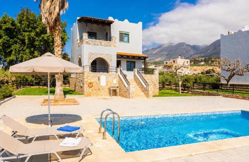 Fragkokastello Villa | Andreas Beach Villa