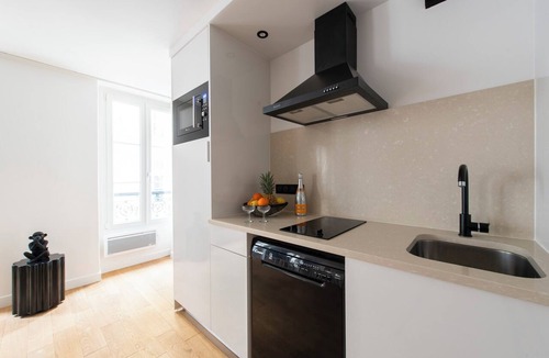 Quartier Sainte-Avoye Apartment | Andy, 2BR/2BA, 6 people